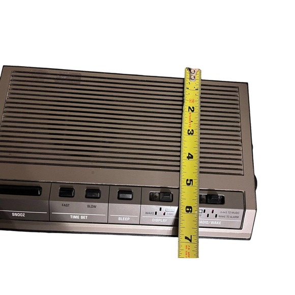 Vintage General Electric GE Alarm Clock Radio Model 7-4642B - Picture 9 of 10